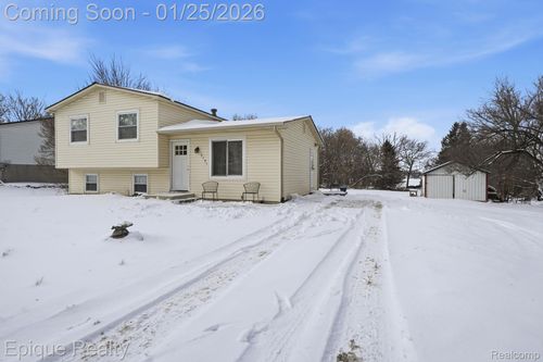 2191 Stonesthrow Dr, Lapeer, MI, 48446-9026 | Card Image