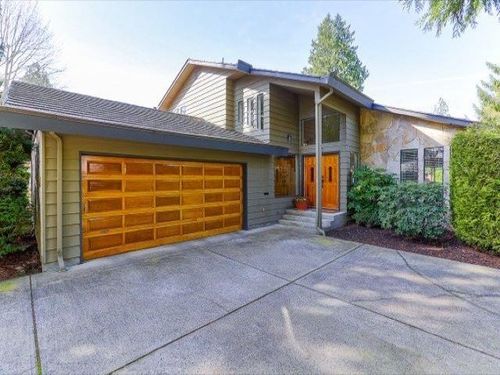 943 50b St, Delta, BC, V4M2V8 | Card Image