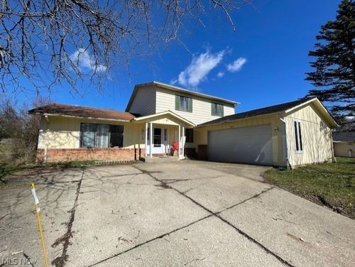 97 Chelmsford Dr, Aurora, OH, 44202-8812 | Card Image