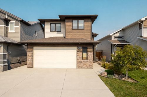 1369 Pacific Cir W, House with 5 bedrooms, 3 bathrooms and 4 parking in Lethbridge AB | Card Image