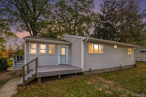 15283 Longfellow Dr, Byron, MI, 48418-8846 | Card Image