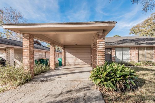 928 Cable St, Conroe, TX, 77301-2211 | Card Image