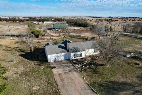194 Hilltop Dr, Great Bend, KS, 67530-9295 | Card Image