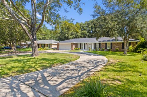 13 Greenbriar Dr, Gulfport, MS, 39507-4216 | Card Image
