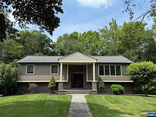 31 Maycock Ct, Closter, NJ, 07624-1761 | Card Image