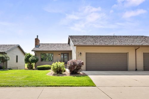 968 Rolling Greens Ln Nw, Hutchinson, MN, 55350-3402 | Card Image