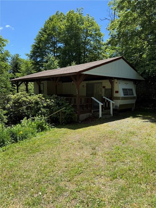154 Pine Valley Rd, Newland, NC, 28657-8424 | Card Image