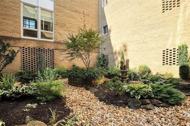 APT-311 - 5100 5 Th Ave, Condo with 2 bedrooms, 2 bathrooms and 1 parking in Shadyside PA | Image 7