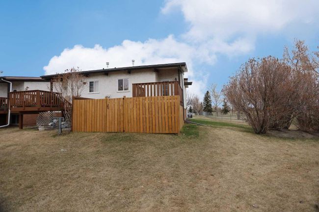 241 Pinemont Road Ne, Home with 2 bedrooms, 1 bathrooms and 1 parking in Calgary AB | Image 17