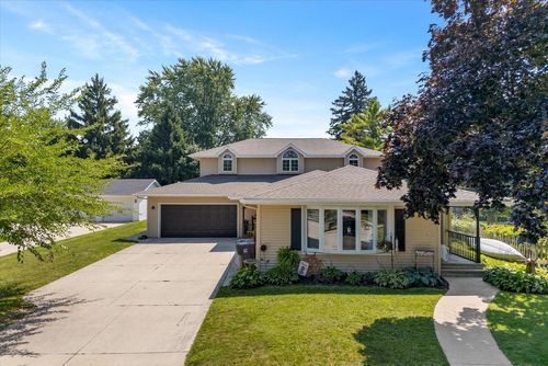 845 Superior Avenue, Oostburg, WI, 53070 | Card Image