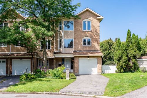18 Arbordale Crescent, South of Baseline to Knoxdale, ON, K2G5C6 | Card Image
