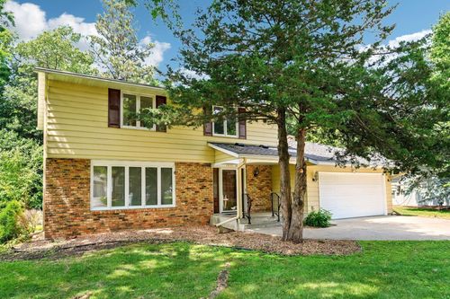 1935 Hythe St, Roseville, MN, 55113-5336 | Card Image