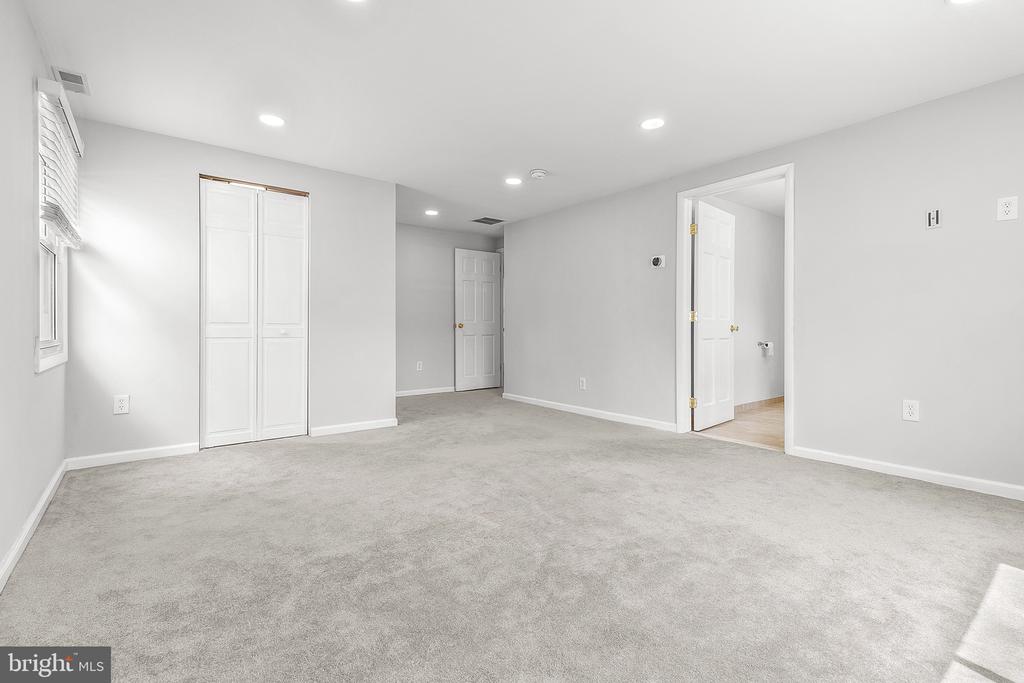 Residential in WILLINGBORO 5