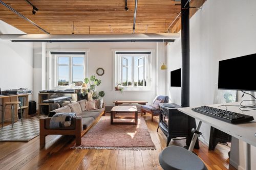 321-2556 E Hastings Street, Vancouver, BC, V5K1Z3 | Card Image