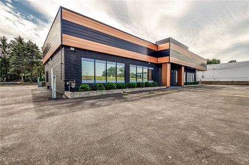 8425 Station St, Mentor, OH, 44060-4924 | Card Image