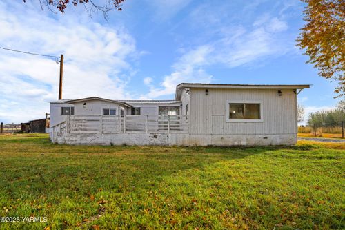 1081 Tecumseh Rd, White Swan, WA, 98952-9614 | Card Image