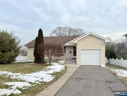 5 Earnshaw Pl, Clifton, NJ, 07013-4209 | Card Image