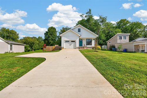 2416 4th Ave Nw, Hickory, NC, 28601-4508 | Card Image