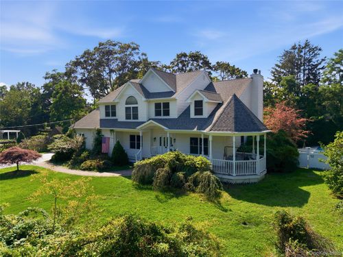 204 Melrose Parkway, Brookhaven, NY, 11772 | Card Image