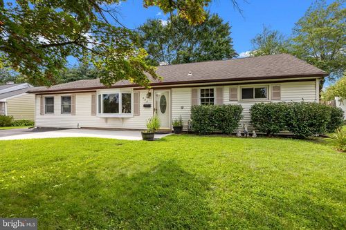 438 Chestnut Rd, WARMINSTER, PA, 18974-4301 | Card Image