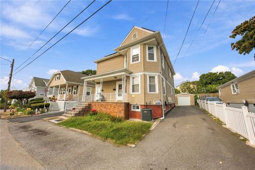 37 Old Oak Ave, Cranston, RI, 02920-7110 | Card Image