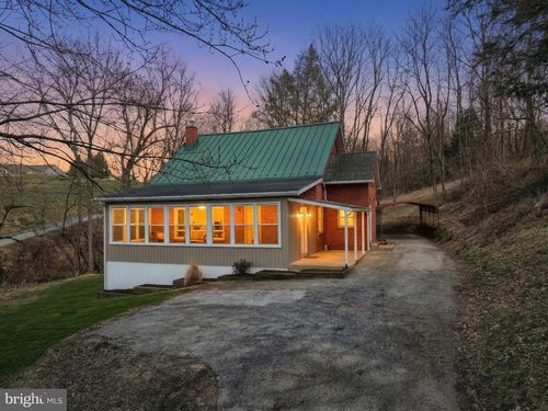 905 Chambers Rd, YORK, PA, 17402-9212 | Card Image