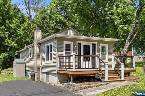 82 Fairview Dr, Hewitt, NJ, 07421-1746 | Card Image