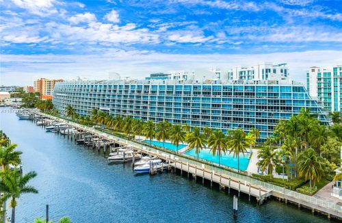 apt-302-2950 Ne 188th St, Aventura, FL, 33180-2751 | Card Image