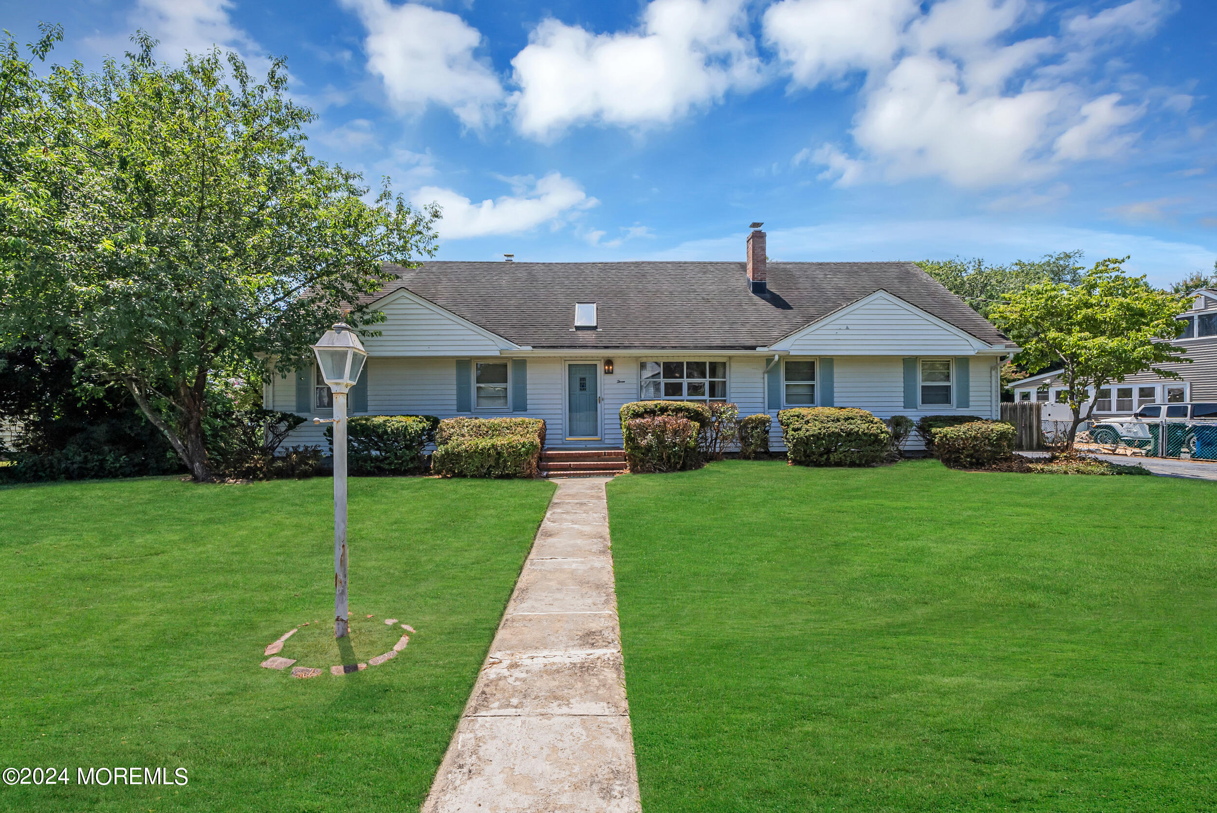 Standish Dr, Ocean, NJ 07712