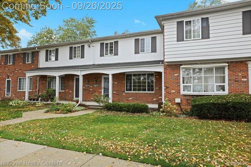81-445 Fox Hills Dr N, Bloomfield Hills, MI, 48304-1309 | Card Image