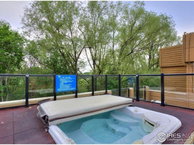 Outdoor hot tub | Image 35