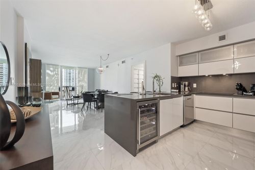 apt-2515-325 S Biscayne Blvd, Miami, FL, 33131-2463 | Card Image