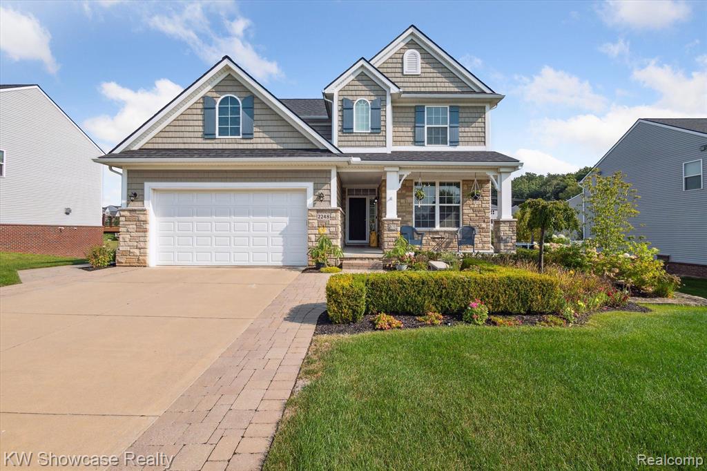 Kenan Dr, Wixom, MI 48393
