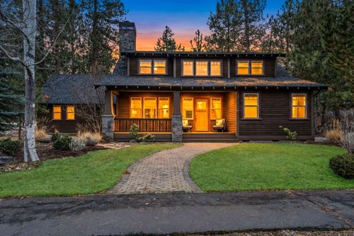 685 Coyote Springs Rd, Sisters, OR, 97759-9521 | Card Image