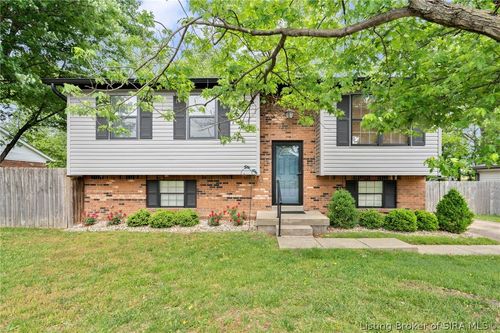 3109 Crums Ln, Jeffersonville, IN, 47130-8805 | Card Image