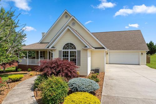 593 Imperial Dr, Sparta, TN, 38583-8733 | Card Image