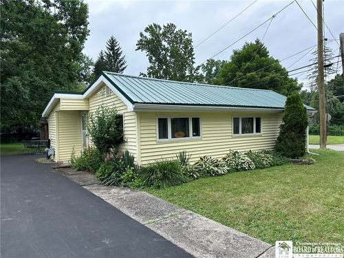 15 Gifford Ave, Lakewood, NY, 14750-1033 | Card Image