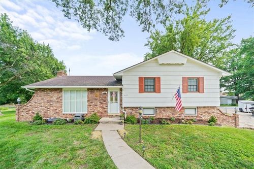 8525 Penner Ave, De Soto, KS, 66018-8322 | Card Image