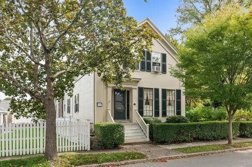 121 Green St, Fairhaven, MA, 02719-3949 | Card Image