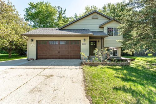 1727 S Mill St, Fergus Falls, MN, 56537-3631 | Card Image