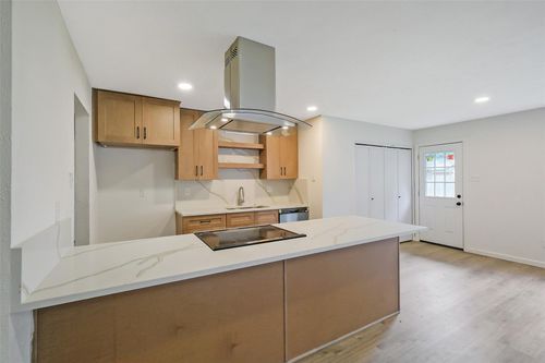 5007 Ridgecreek Dr, Houston, TX, 77053-5215 | Card Image