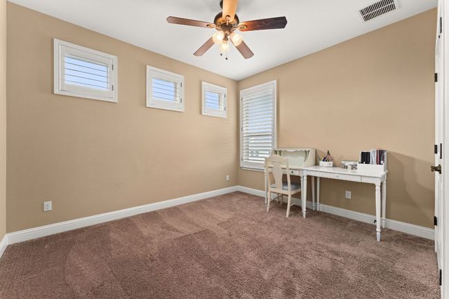 Guest bedroom. | Image 16