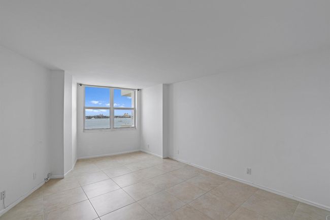 909 - 2600 N Flagler Drive, Condo with 2 bedrooms, 2 bathrooms and null parking in West Palm Beach FL | Image 10