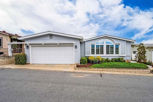 635 Via Santa Cruz, Vista, CA, 92081 | Card Image