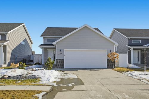 2733 Divide St W, West Fargo, ND, 58078-6304 | Card Image