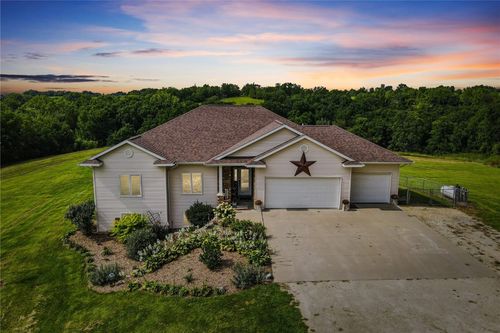 231 Prairie Chapel Rd, Central City, IA, 52214-9803 | Card Image