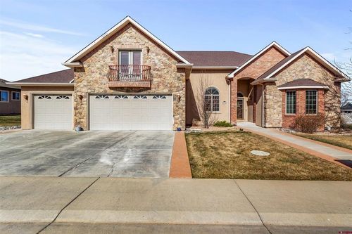 555 Collins Way, Montrose, CO, 81403-7612 | Card Image