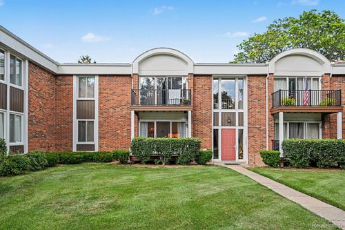 19-29508 Bobrich Street, Livonia, MI, 48152 | Card Image