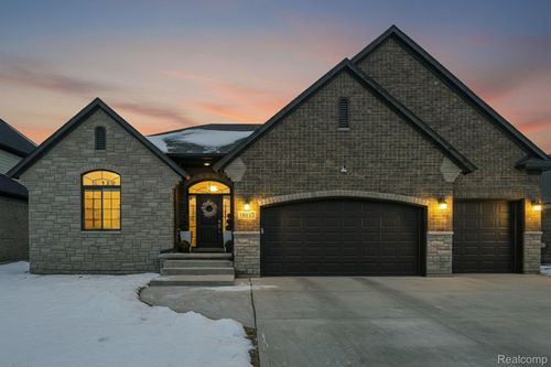 19853 Chase Dr, Macomb, MI, 48042-3717 | Card Image