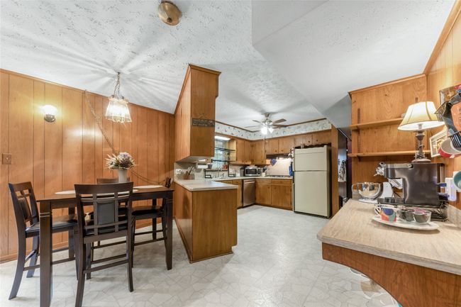 View of the kitchen/dining area | Image 8